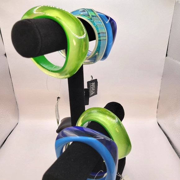 Bijoux Terner chunky bangle lot blue, clear and green asymmetrical bracelets - Picture 3 of 13